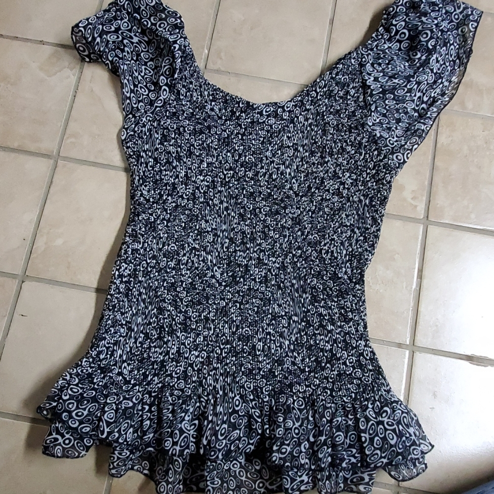 NWOT Essentials S Top